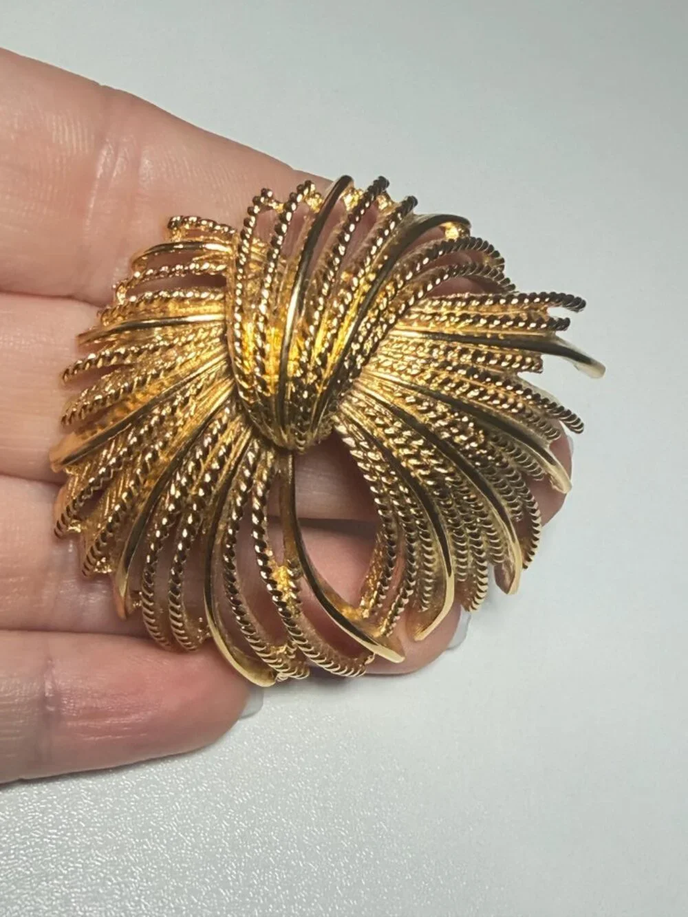 Monet Haystack Brooch Gold Tone Textured Fringe Vintage 2.25 inches